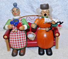 Räuchermännchen Oma + Opa auf Bank - vermutlich  Erzgebirge  - 14 cm hoch