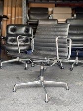 Original Vitra Eames EA108 Bürostuhl schwarzes Leder poliertes Aluminium