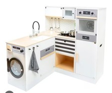 Spielküche aus Holz mit