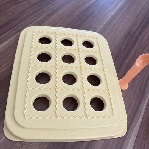 Tupperware ravioli maker - ravioli,