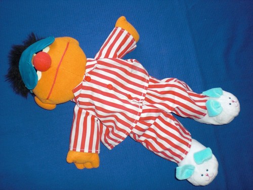 Ernie schlafanzug plüsch - ernie,
