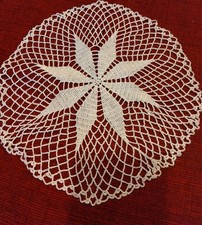 Feine Handarbeit. Deckchen