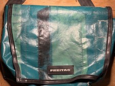 FREITAG UMHÄNGETASCHE (ORIGINAL) GRÜN/IN VARIATIONEN PATINA CA. 40X30 CM