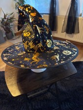 Schwarz Gold Hexenhut /