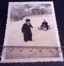 Altes Foto Kinder im Schnee
