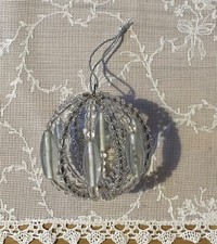 Filigrane vintage Kugel Metalldraht, transparente Perlen Weihnachten Baumschmuck