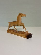 Pferd Figur geschnitzt auf