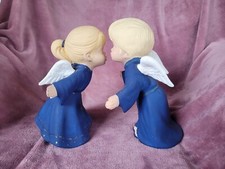 2 handbemalte Engel aus Gießkeramik