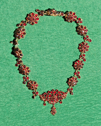 Granatcollier
