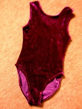 TOP Turn- u. GymnastikanzugGr. 140/146 weinroter Samt v. BEAR AFFAIR USA