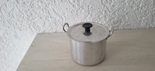 Alter Kochtopf mit Deckel