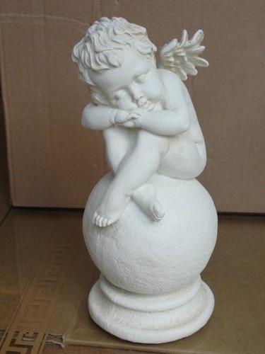 Engel figur sitzend kugel - engel,