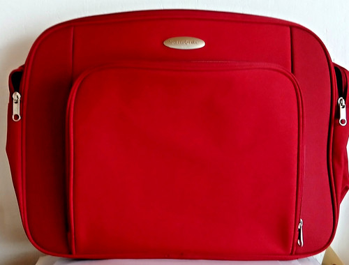 *Samsonite*