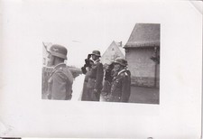 Foto - Luftwaffe Soldaten mit Stahlhelm u.a. Offizier - 2.WK