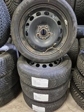 Satz Winterräder auf