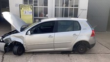 Schlachtfest VW Golf 5 V 1,6   Ausschnitt vom Einstieg Nr.03/23