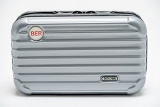BER x Rimowa Amenity Kit Grau