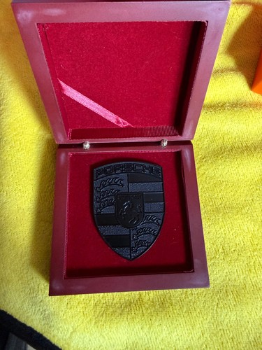 Porsche hauben logo emblem - porsche,