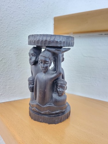 Afrikanische holzfigur mit - holzfigur,