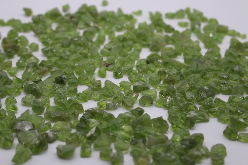 Peridot kristalle rohsteine - peridot,