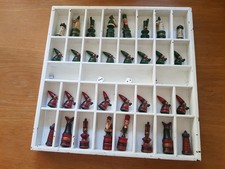 Handbemaltes Vintage Schachspiel – Holzfiguren, 32-teilig, mit Brett/Kasten