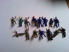 Spur HO....15 Figuren ( 1 polizist + Bahnpersonal + bahnarbeiter =....OK