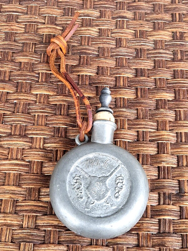 Alte pulverflasche metall zinn - pulverflasche,