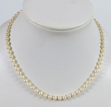 Perlen-Kette mit Verschluß