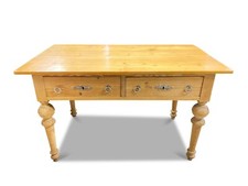 Traumhafter alter Tisch