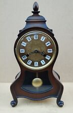 Niedliche kleine Uhr Standuhr Buffettuhr Kaminuhr m. Messingziff u. Quarzpendelw