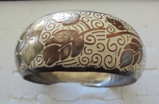 Auffälliger Armreifen Schmuck beige goldfarbend mit Verzierungen Blätter Nr.3279