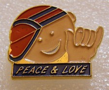 Pin's PEACE & LOVE EUROPEAN