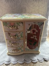 Schmuckkasten mit Spieluhr