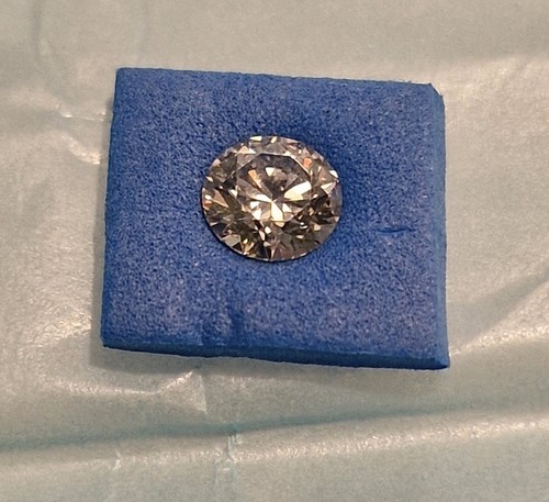 Lab grown diamond i - /,