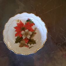 Kleine Porzelanschale mit Blumenmuster