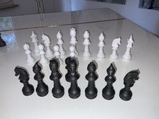 19 Schachfiguren Farbe schwarz + weiß, Schachspiel, Designer Wiinblad, Rosenthal