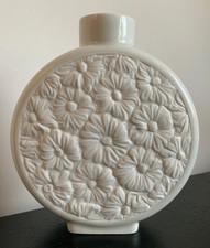 Wunsiedel Bavaria Porzellan Vase Relief Blumen Weiß 15,2 см Germany