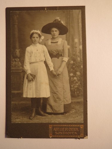 Sonthofen stehende frau mit - sonthofen,