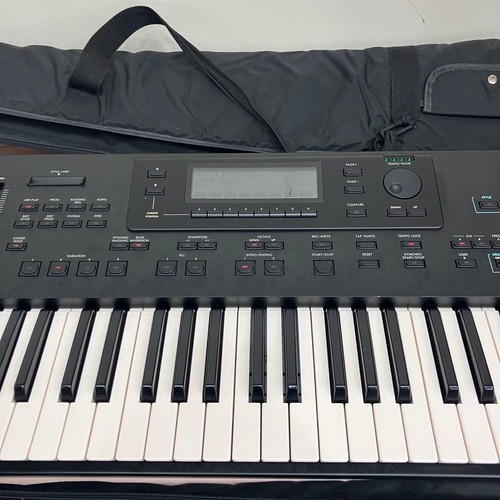 Korg synthesizer keyboard - i2,