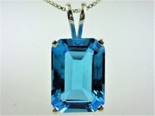 Angenehmer Blautopas Edelstein