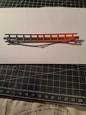 Kirmes Achterbahn Schienen mit Container