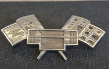 1960 CHEVROLET CORVAIR 37953 TYPENSCHILD EMBLEM US USA