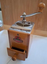 Alte, recht gut erhaltene Kaffeemühle von Zassenhaus, klein und aus Holz/Metall