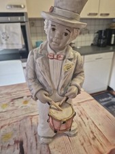 ALICE FIGUR KLEINER TROMMLER