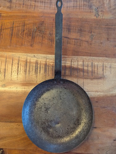 Alte pfanne aus eisen - pfanne,