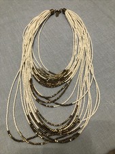 Sehr schöne Griechische-Göttin-Statement-Halskette in  Gold & Weiß — ca. 45 cm