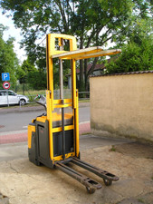 HOCHHUBWAGEN, STAPLER , JUNGHEINRICH,  DEICHSELSTAPLER , Schnellläufer no .LINDE