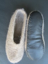 Hausschuhe Filzpuschen-schuhe-latschen 36 Handarbeit FILZI Ledersohle BEIGE