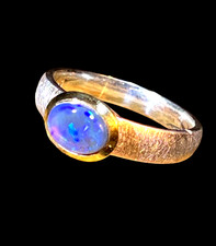Schwarzopal Ring, Natürlich