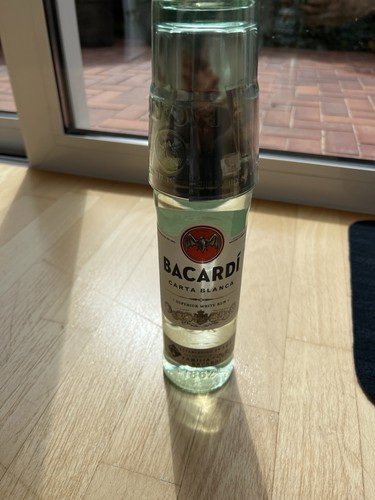 Bacardi carta blanca mit glas - carta,